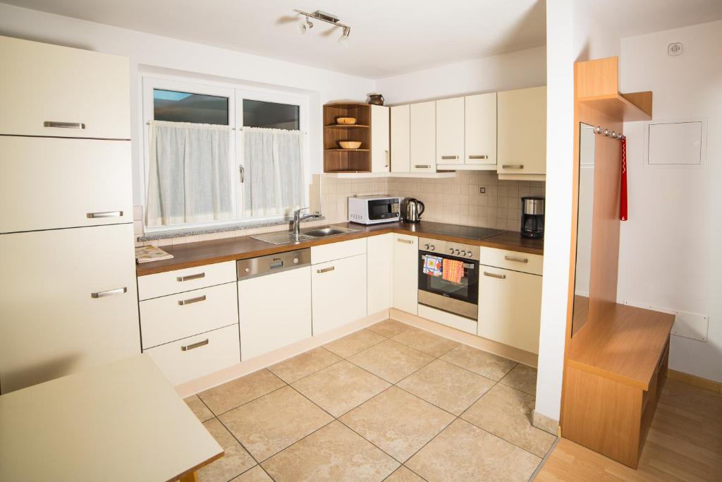 Kuchnia lub aneks kuchenny w obiekcie Residence Fiegl