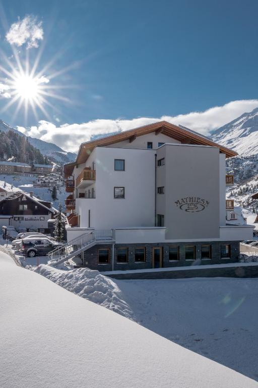 Nespecifikovaný výhled na hory nebo výhled na hory při pohledu z hotelu