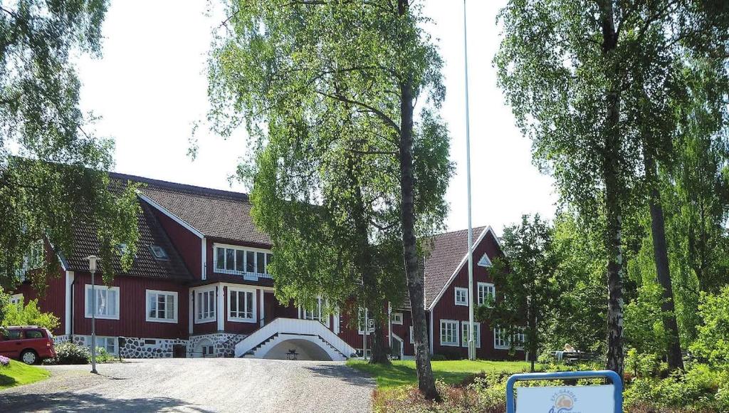 a large red building with a driveway in front of it at EFS-gården in Åsljunga