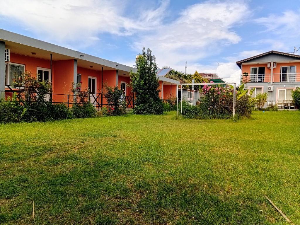 ein Gebäude mit einer Rasenfläche davor in der Unterkunft Nostalgia World Boutique Hotel in Kızılot