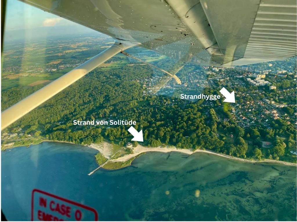 a view from the wing of an airplane of a island at Strandhygge in Flensburg