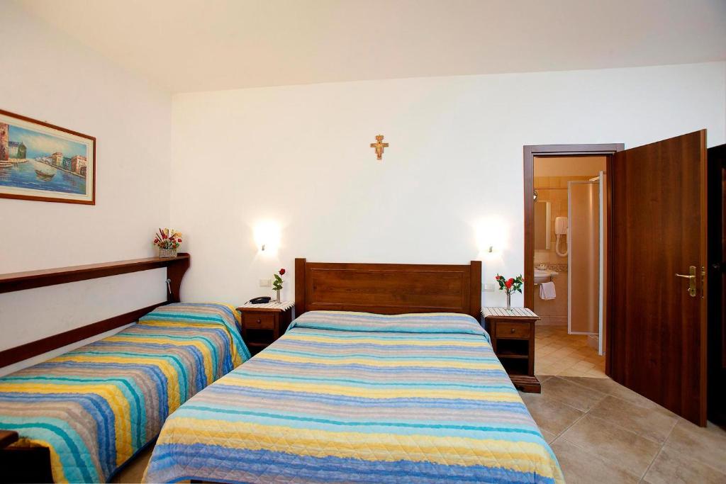 Łóżko lub łóżka w pokoju w obiekcie Hotel Da Angelo