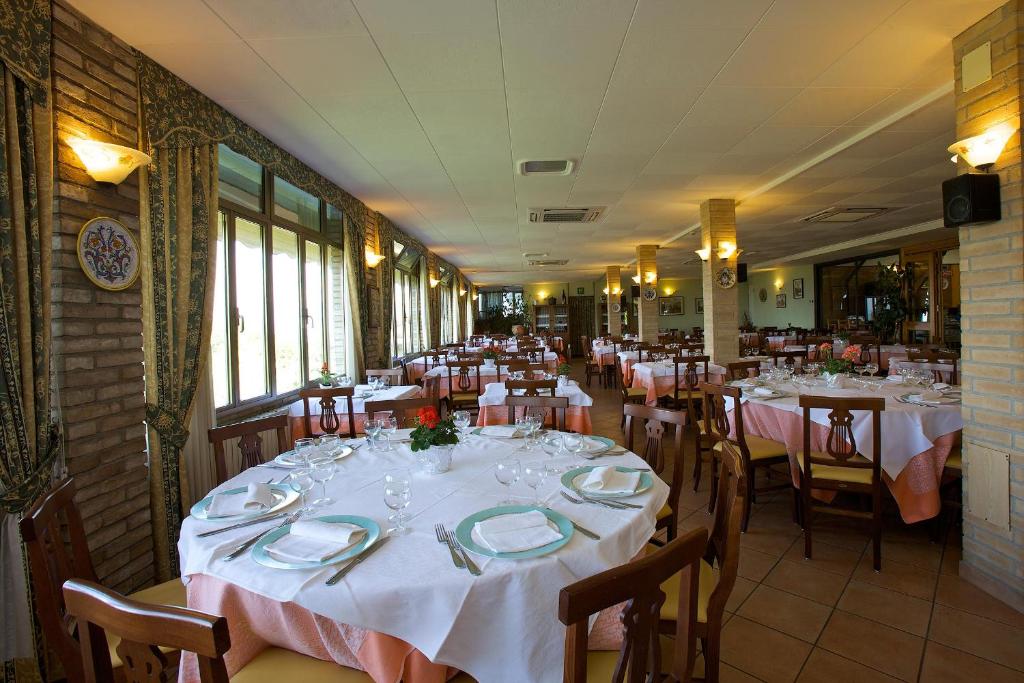 Restauracja lub miejsce do jedzenia w obiekcie Hotel Da Angelo