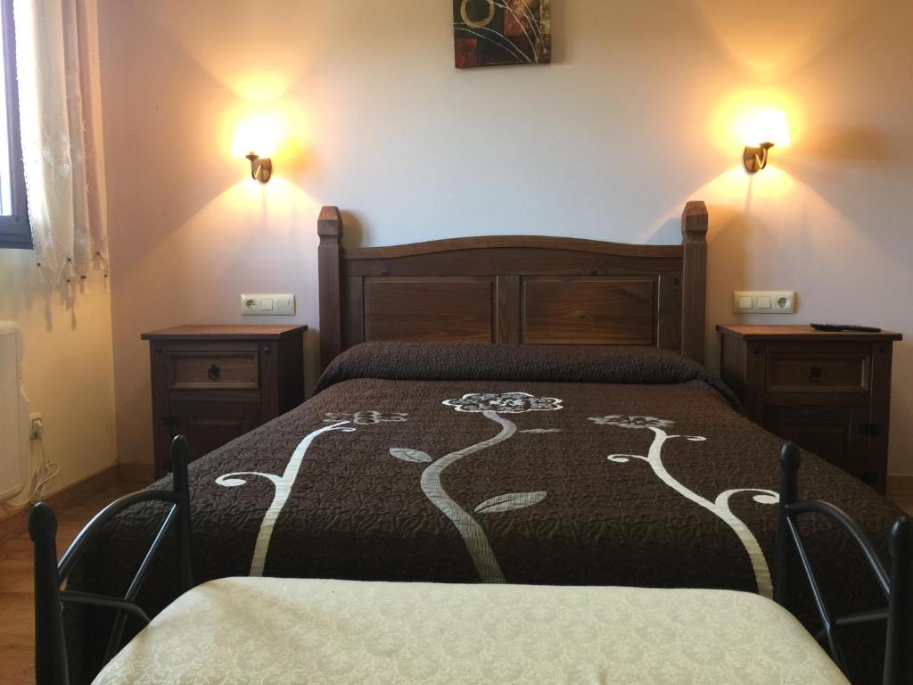 A bed or beds in a room at Apartamentos Sanabria