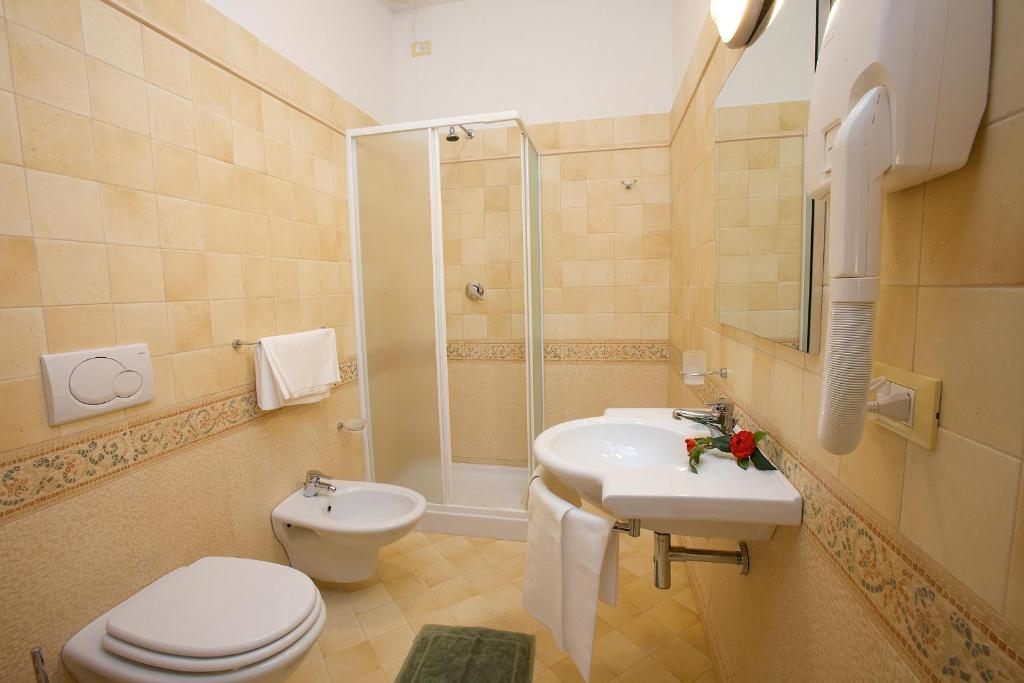Łazienka w obiekcie Hotel Da Angelo