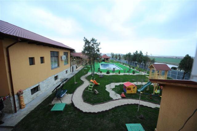 Bazén v ubytování Hotel Mondial - Baia nebo v jeho okolí