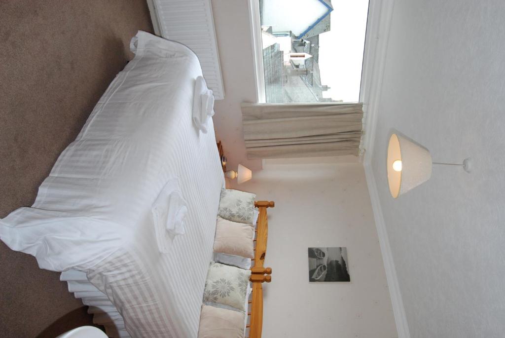 Letto o letti in una camera di Beckside Guest House Keswick