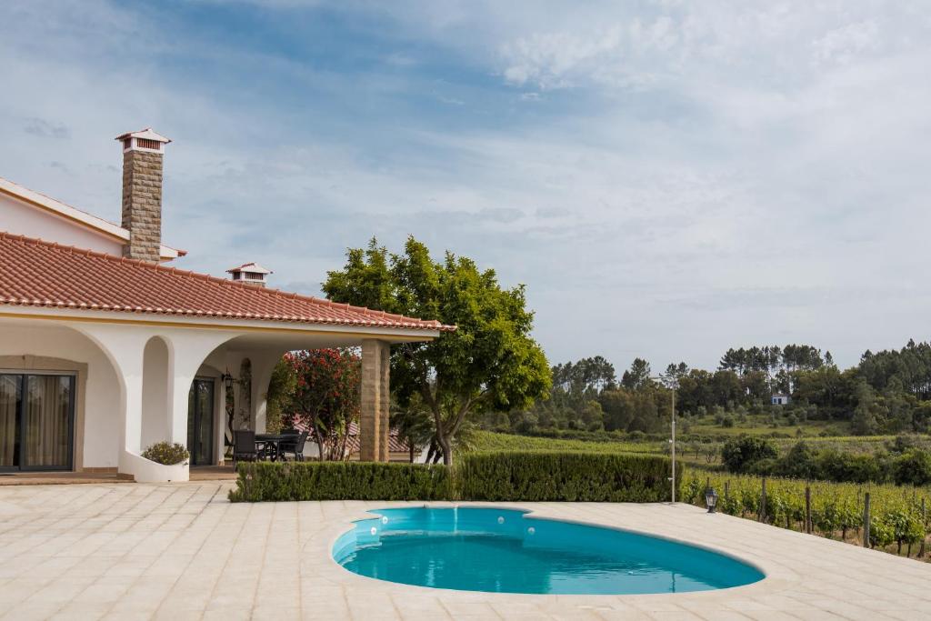 a house with a swimming pool in a patio at Quinta Vale do Armo in Sardoal