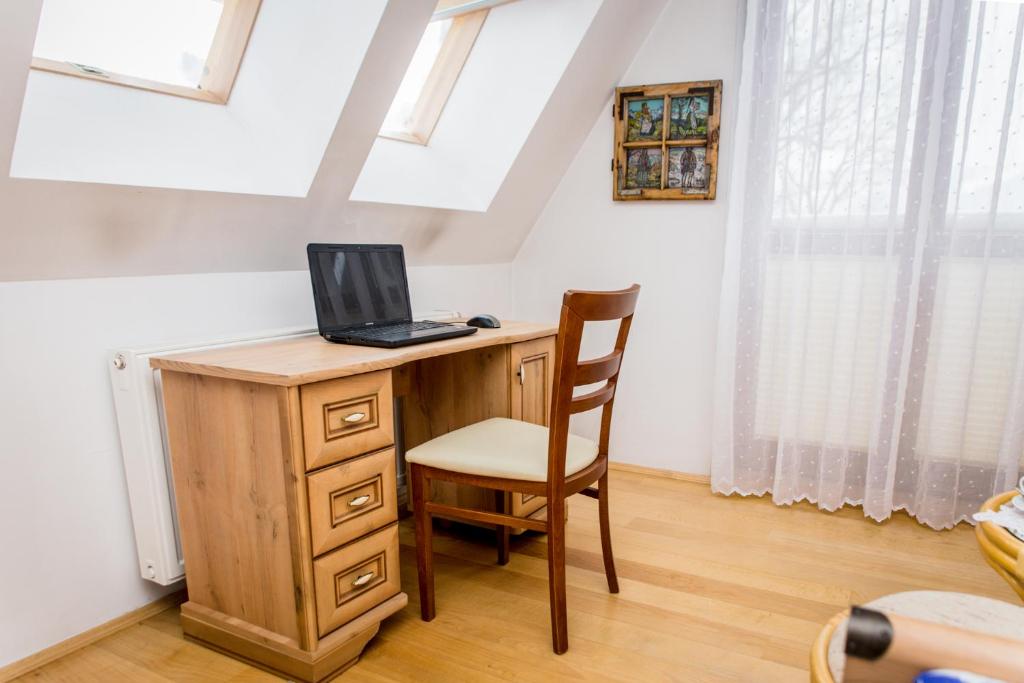 TV a/nebo společenská místnost v ubytování Zacisza Tetmajera