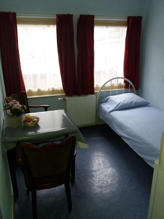 Postel nebo postele na pokoji v ubytování Hostel Pension Tivoli