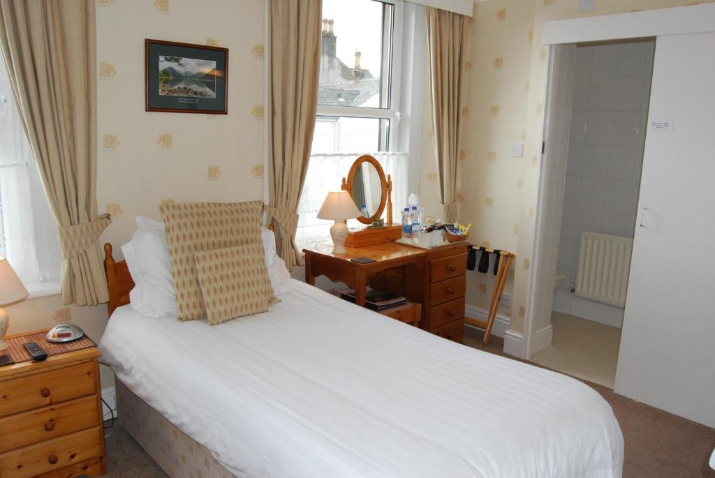 Letto o letti in una camera di Beckside Guest House Keswick