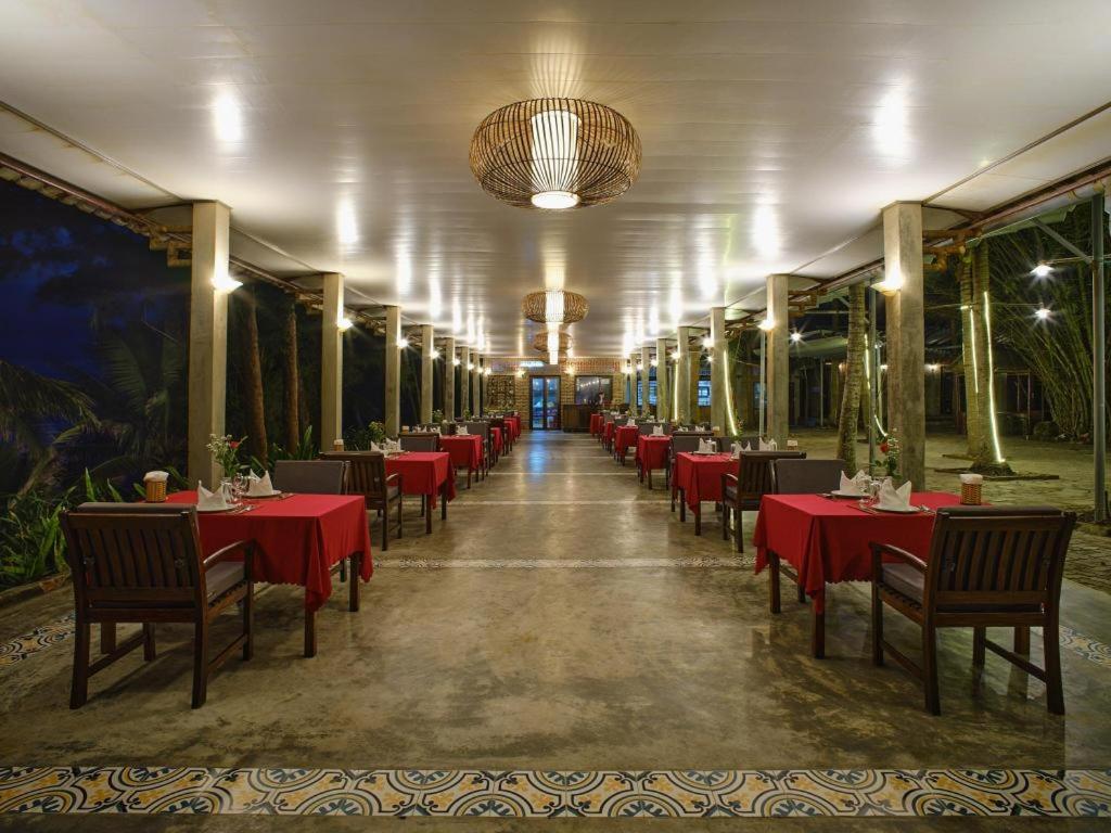 Lang Co Beach Resort,nhà hàng rộng lớn