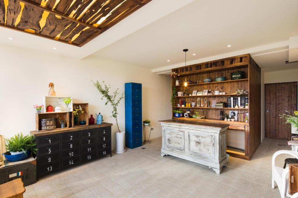 The lounge or bar area at Haku Beach Days Inn