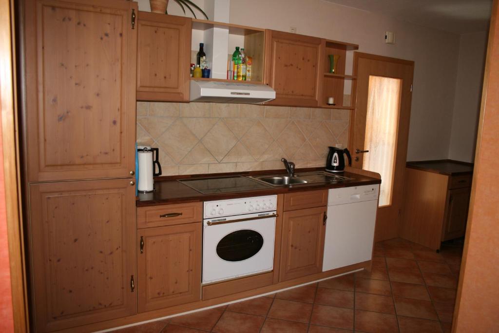 Kuchyň nebo kuchyňský kout v ubytování Ferienhaus Mara