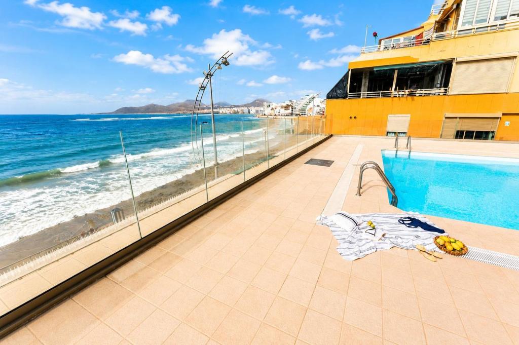 Loft de lujo en primera linea de playa con piscina