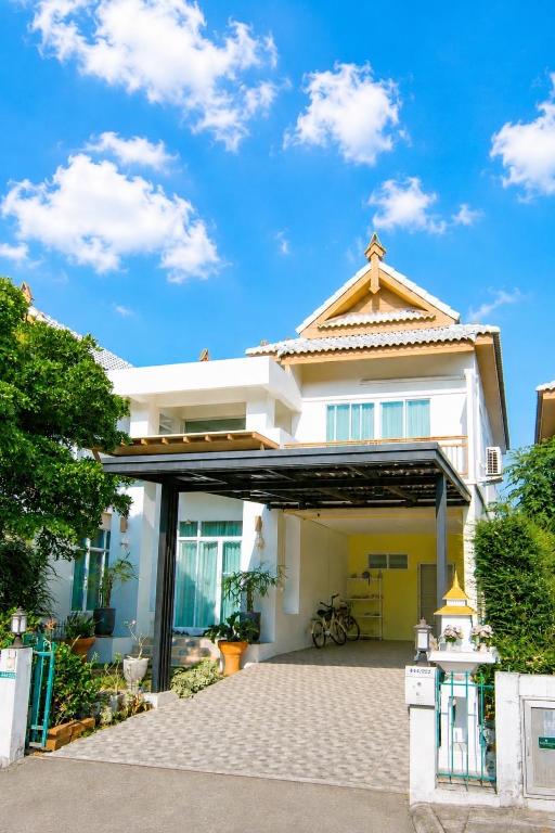 a large white house with a roof at Amphawan in Ban Nong Khrai Luang