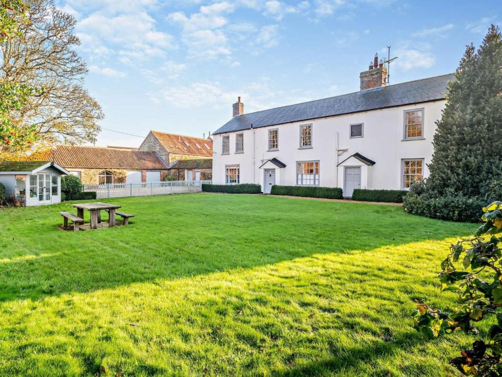 a large white house with a picnic table in the yard at 4 Bed in Snettisham oc-kt124 in Snettisham