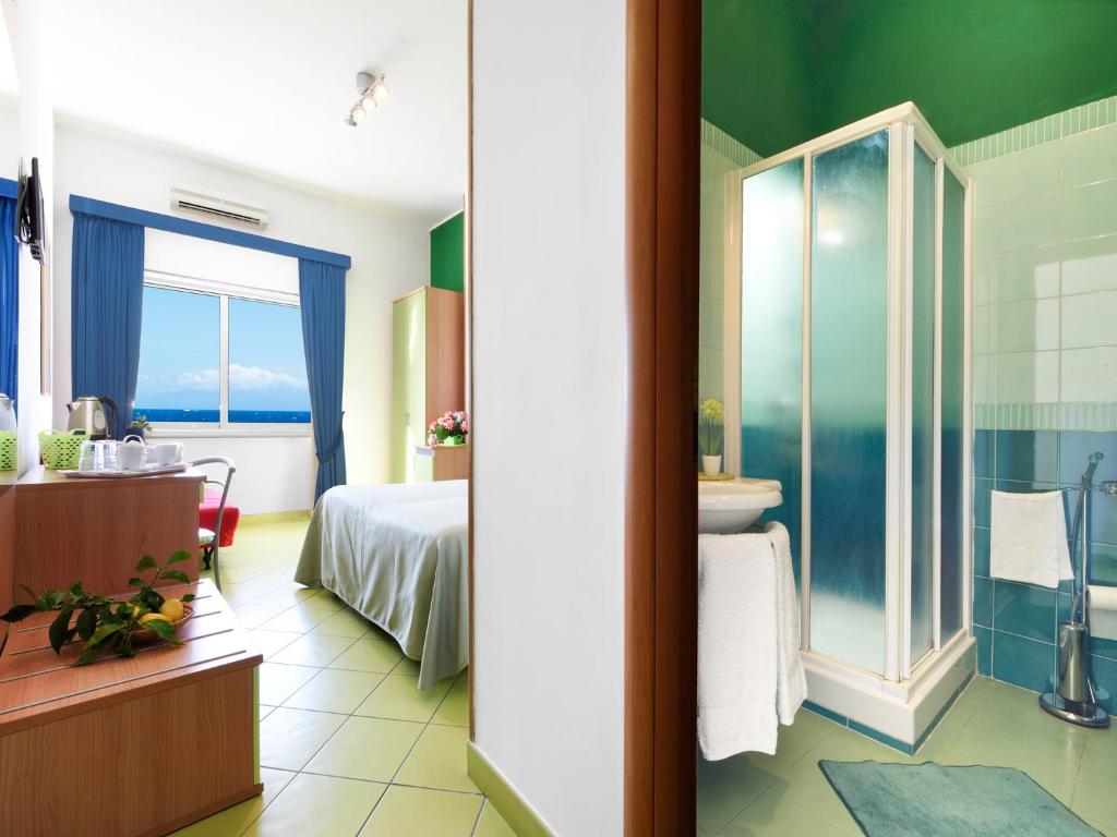 Postel nebo postele na pokoji v ubytování Alta Marea Sorrento