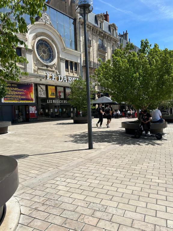 Le Jardin Darcy Liberté Hyper centre gare-ville parking public payant dans la rue - Appartement Avec Vue Sur Jardin