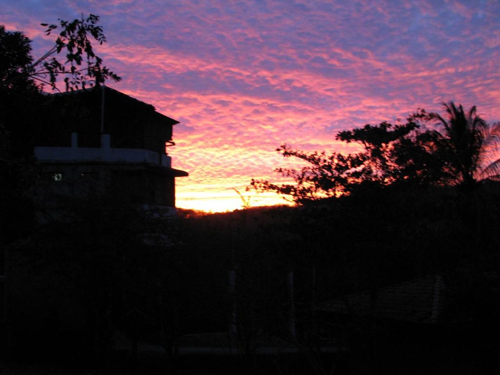 Alba o tramonto visti dall'interno dell'affittacamere o dai dintorni