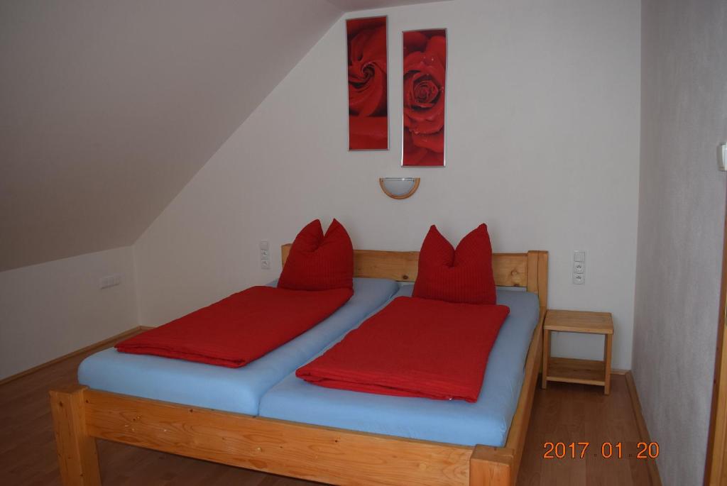 Postel nebo postele na pokoji v ubytování U Oslíka