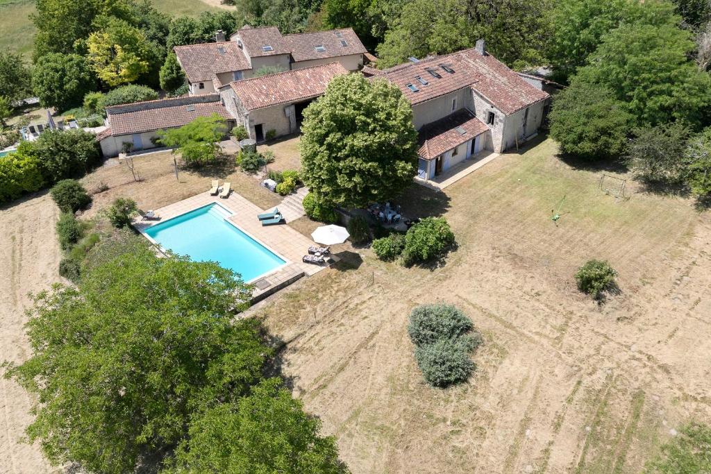 an aerial view of a house with a swimming pool at Villa Esperance in Grand Brassac