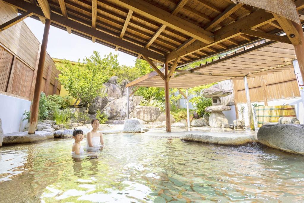 two children in the water in a swimming pool at Ooedo Onsen Monogatari Ureshinokan in Ureshino
