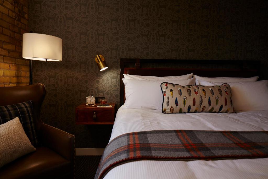 Postel nebo postele na pokoji v ubytování Hewing Hotel