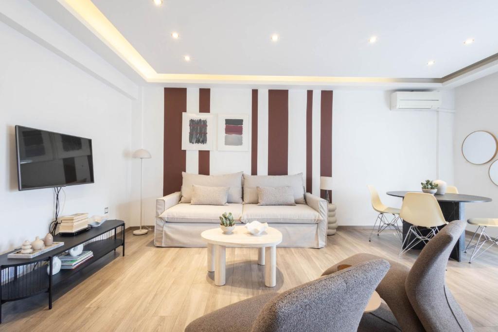 An Impressive 2 bdr Apt in Glyfada