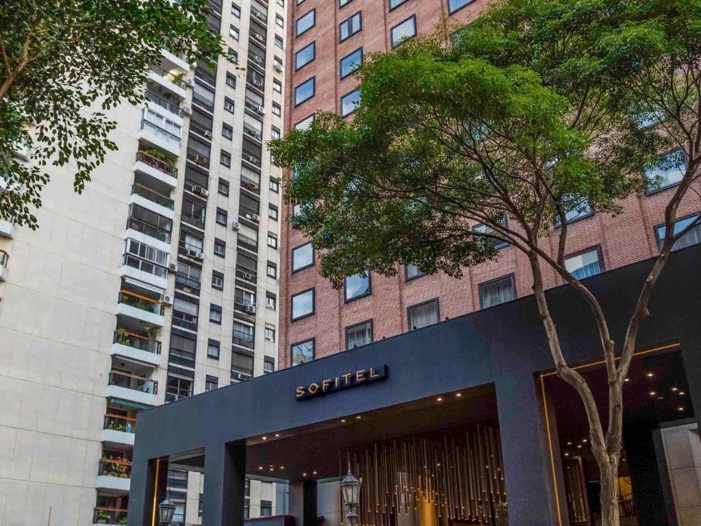 a store in front of a tall building at Sofitel Buenos Aires Recoleta in Buenos Aires