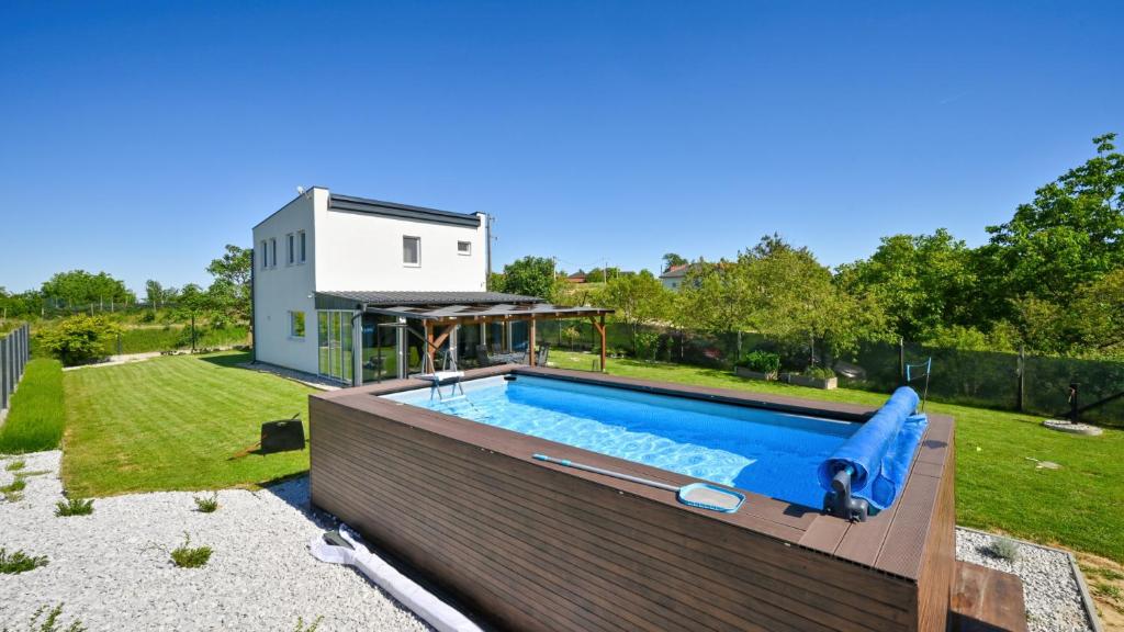 a pool in a backyard with a house at Villa Una by Villas Guide in Gornji Kneginec