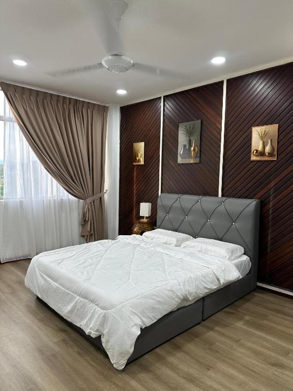 a bedroom with a large bed in a room at RY Homestay in Tawau
