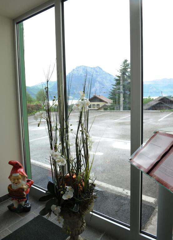 Nespecifikovaný výhled na hory nebo výhled na hory při pohledu z hotelu