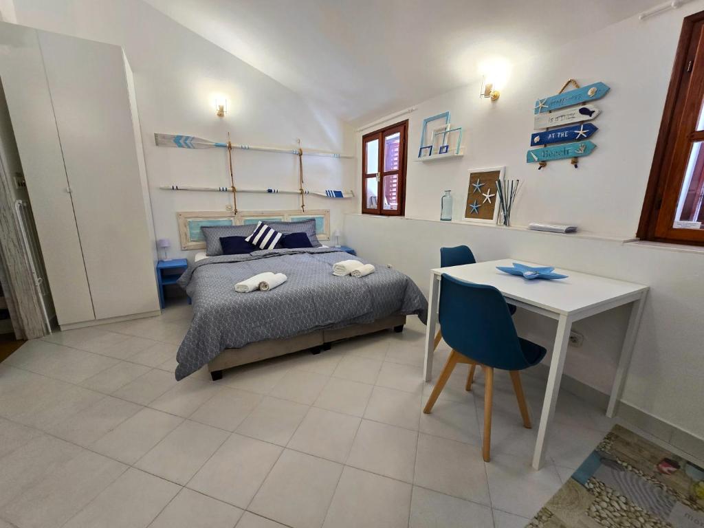Studio Mare Fuori with terrace