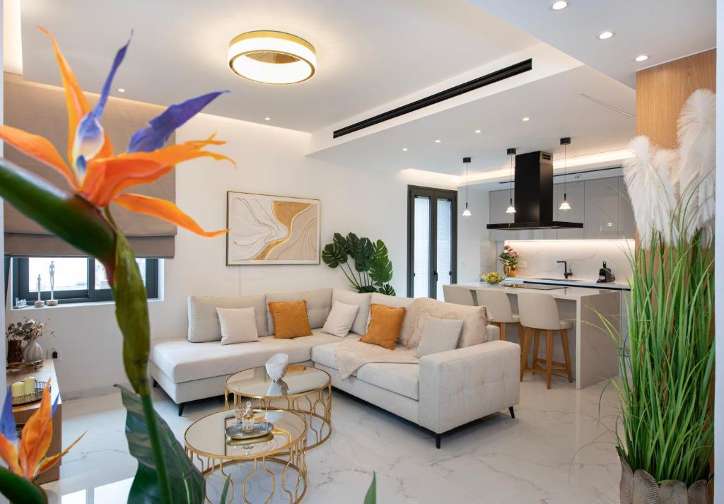 SiLena Luxury Penthouse with Jacuzzi - Near Chania Old Town