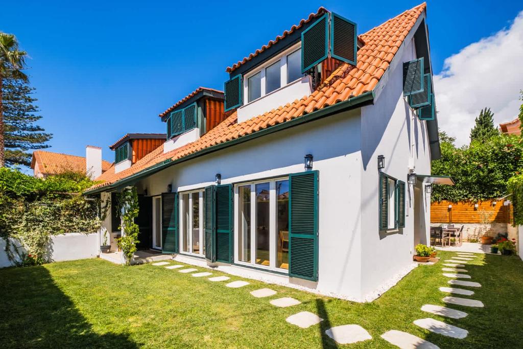 Elegant Garden Villa Cascais by Portugal Portfolio