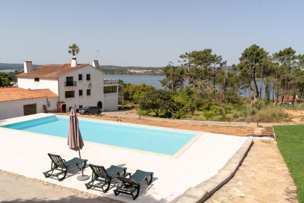 Piscina a Alojamento Local Monte Horeb o a prop
