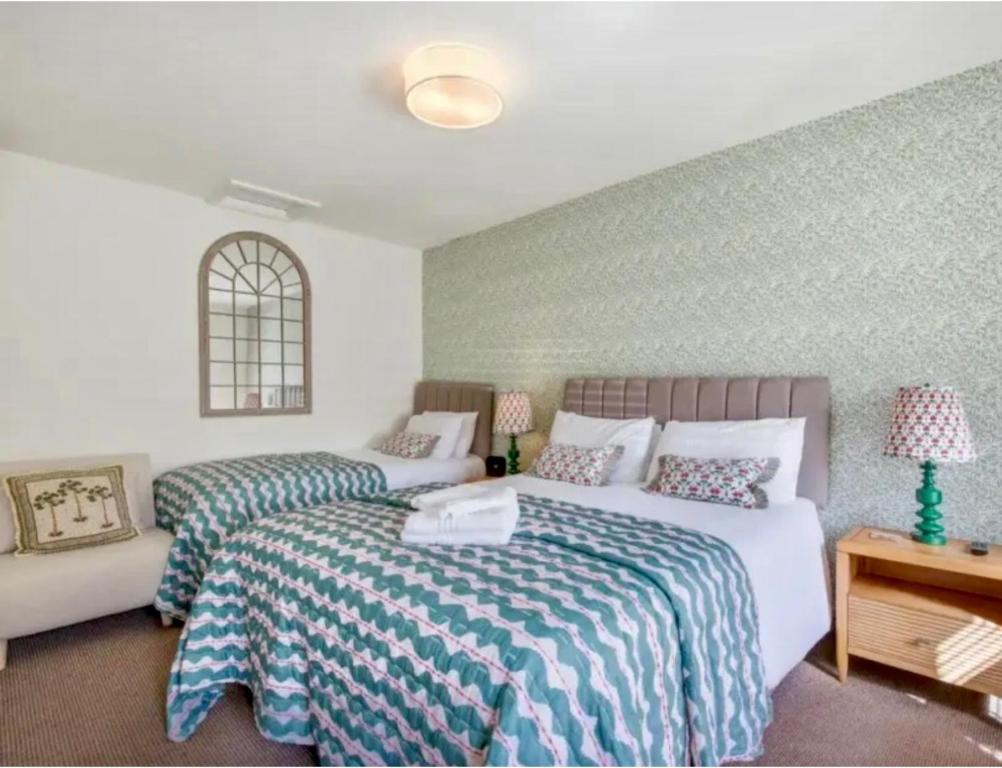 Blenkinsopp Castle Inn - Large Double Room (2-4 Adults)