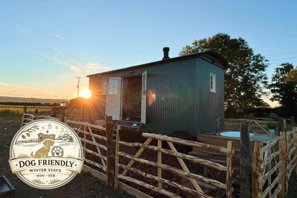 a dog friendly tiny house on a fence at The Romney by Bloom Stays in Ashford