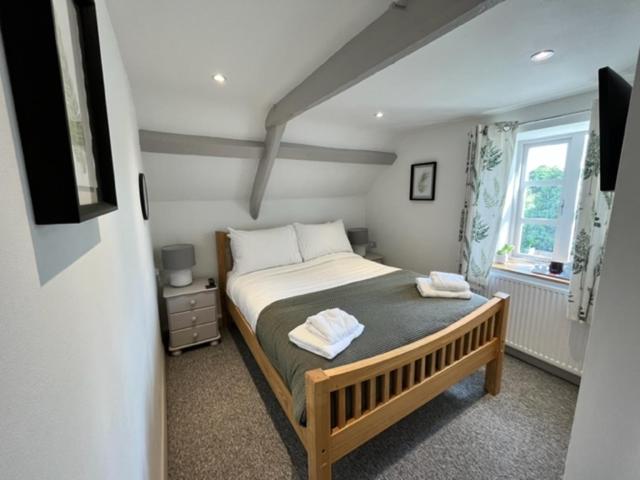 Swan House Tea Room and Bed & Breakfast - Housity