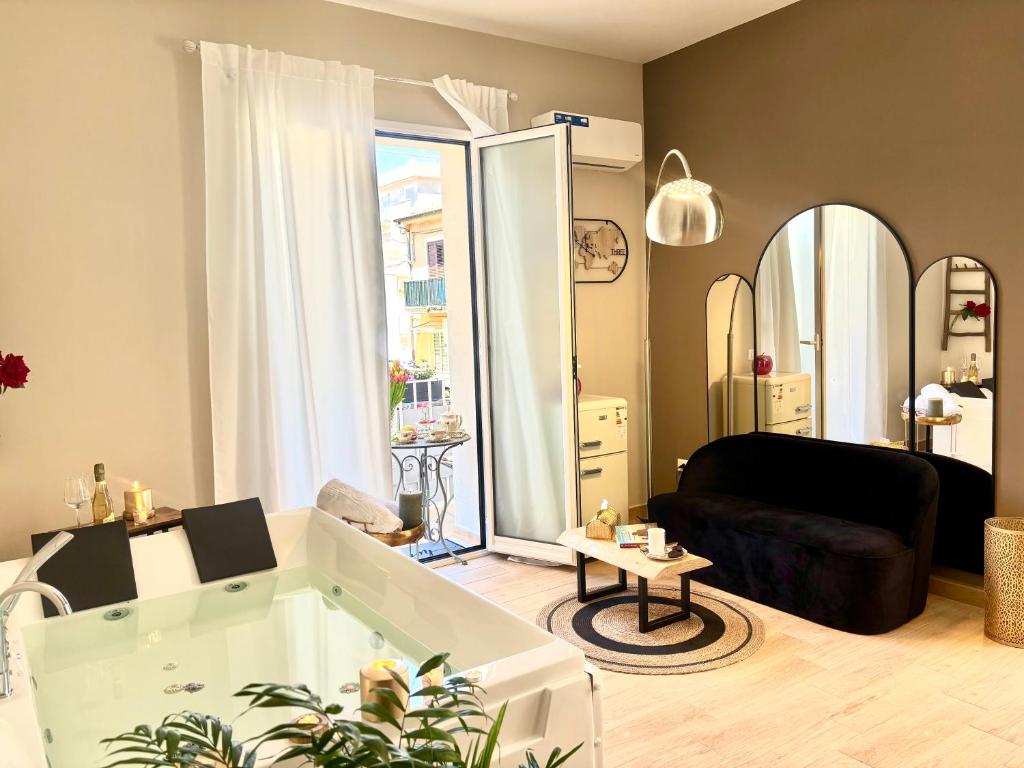 a living room with a large mirror and a couch at Ciatu Miu Spa Suite Gambino in Carini
