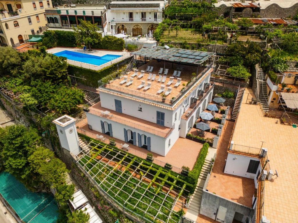 an aerial view of a house with a swimming pool at Residence Le Villette in Ravello