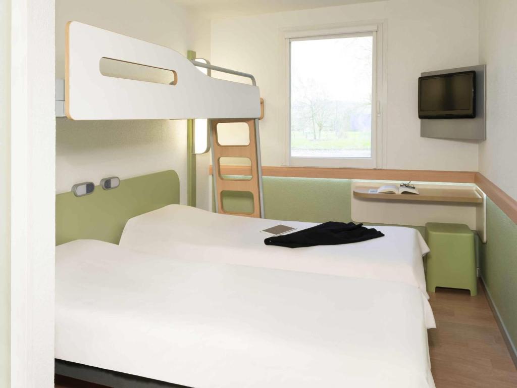 ibis Budget Lons-le-Saunier - Chambre Triple Avec Trois Lits Simples