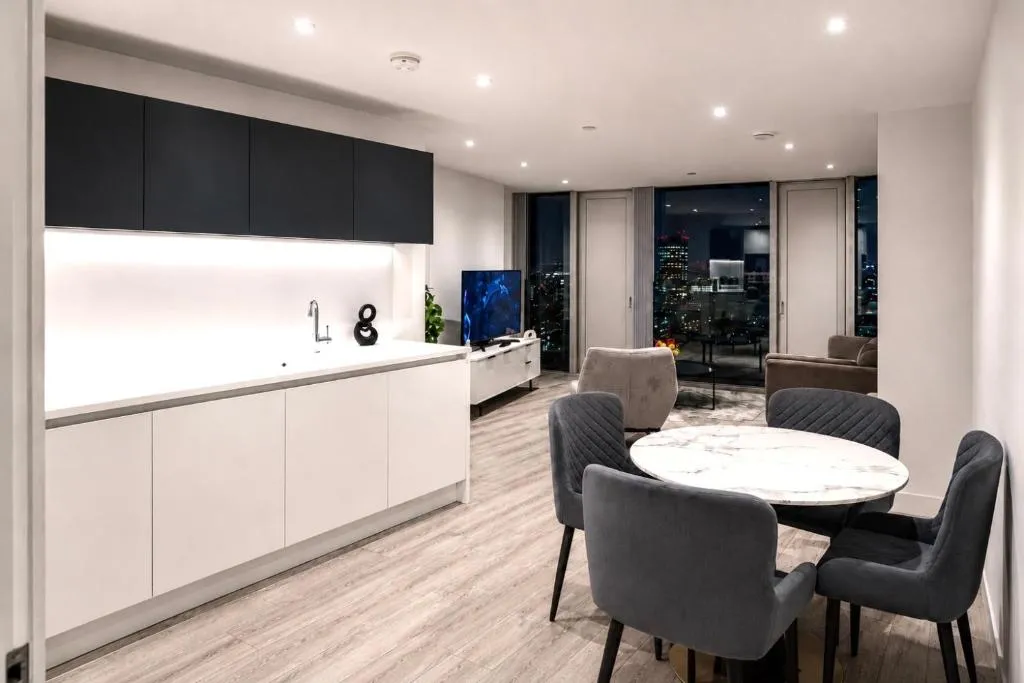 Modern 2 Bed Penthouse with Stunning views in Manchester City Center