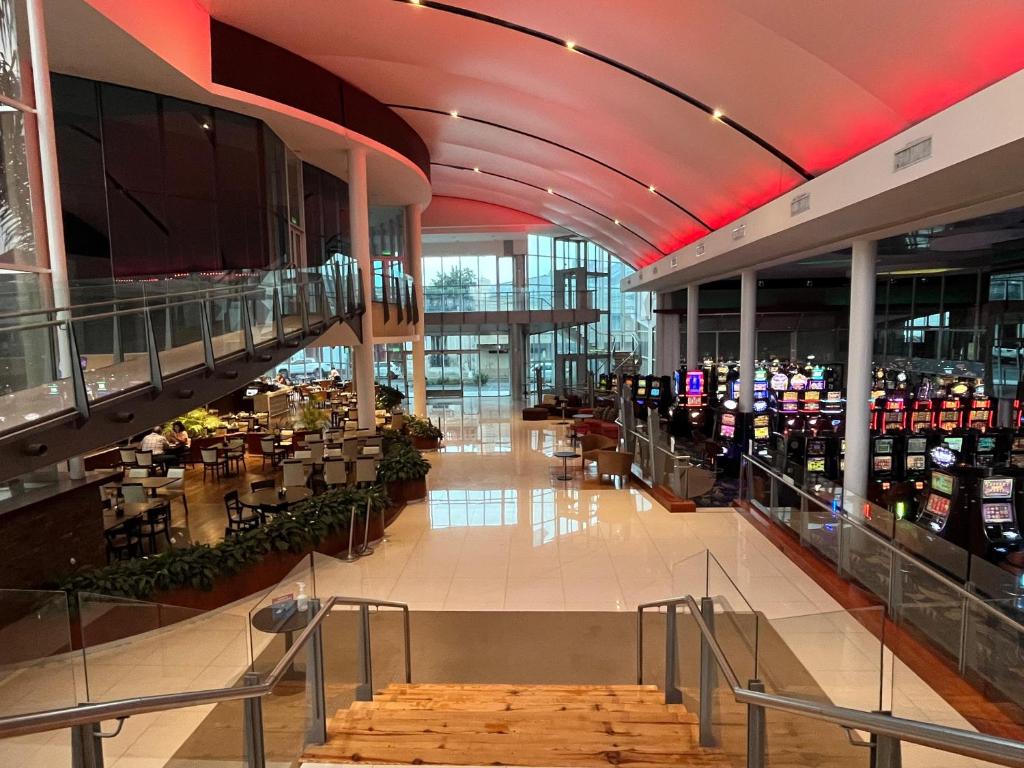 a shopping mall with escalators and a store at Palmar Hotel Casino in Concordia