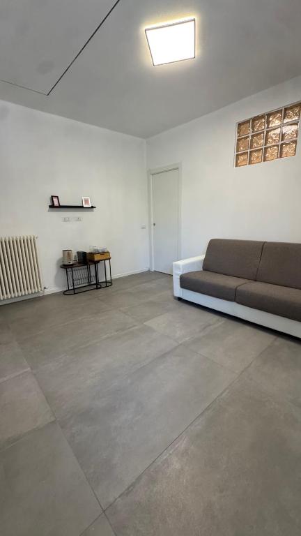 a living room with a couch and a table at B&B Mavi in Como