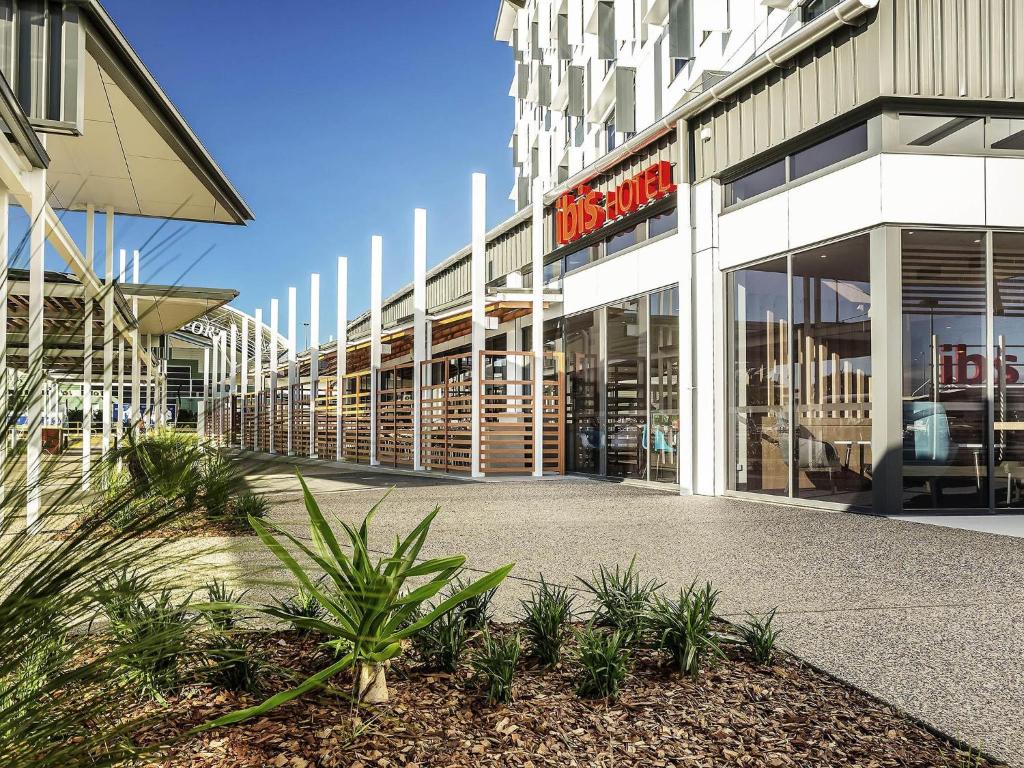 a store front of a building with a sign on it at Ibis Mackay in Mackay