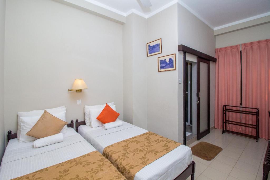 Postel nebo postele na pokoji v ubytování Sevana City Hotel