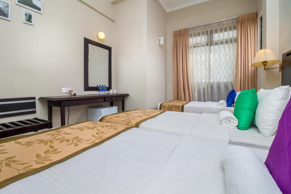 Postel nebo postele na pokoji v ubytování Sevana City Hotel