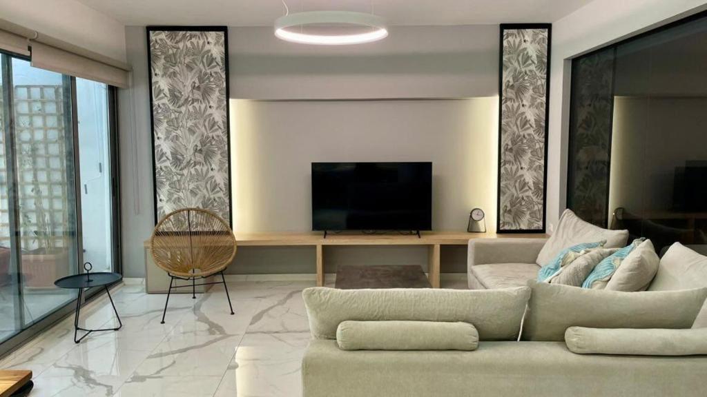 Luxury Apartment Steps from Historic Center Plaka